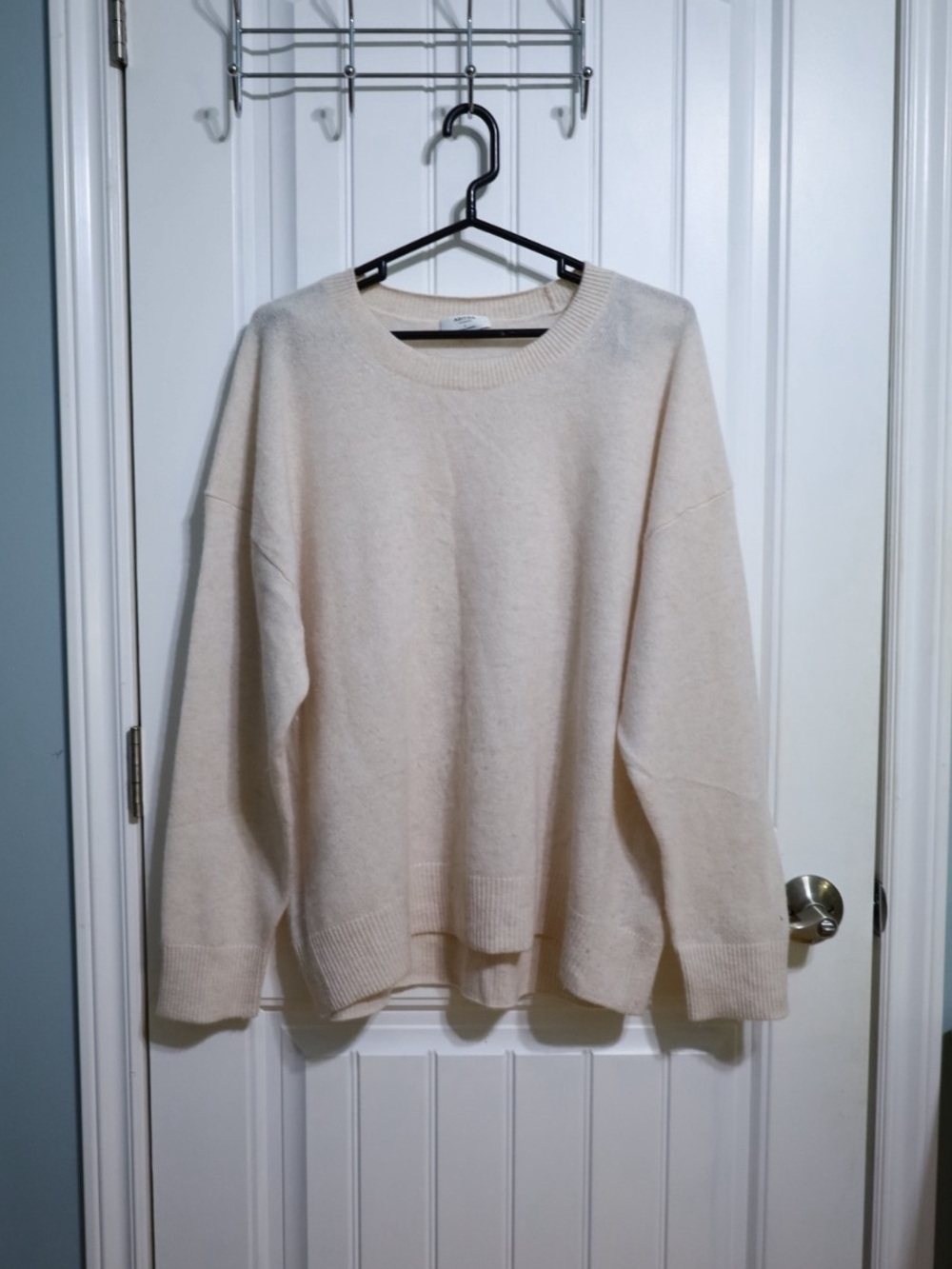Aritzia Feather Cashmere Relaxed Crew Sweater Light Oatmeal Womens Size Large - Picture 2 of 10